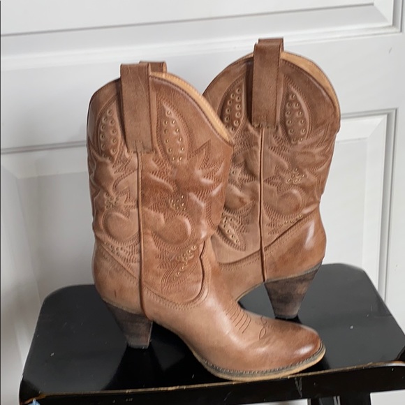 Faux Leather Cowgirl Boots - Picture 5 of 6